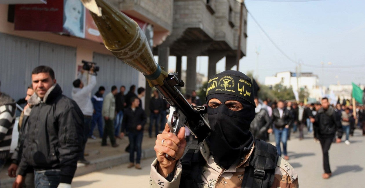 Βίντεο – Φρίκη: Ισλαμιστές επιδεικνύουν τεμαχισμένους Στρατιώτες της Συρίας (Προσοχή ακατάλληλο βίντεο)